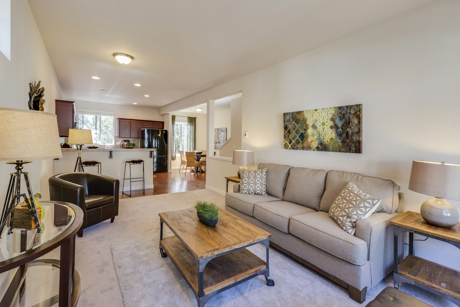 Living room — photo 1 of 3