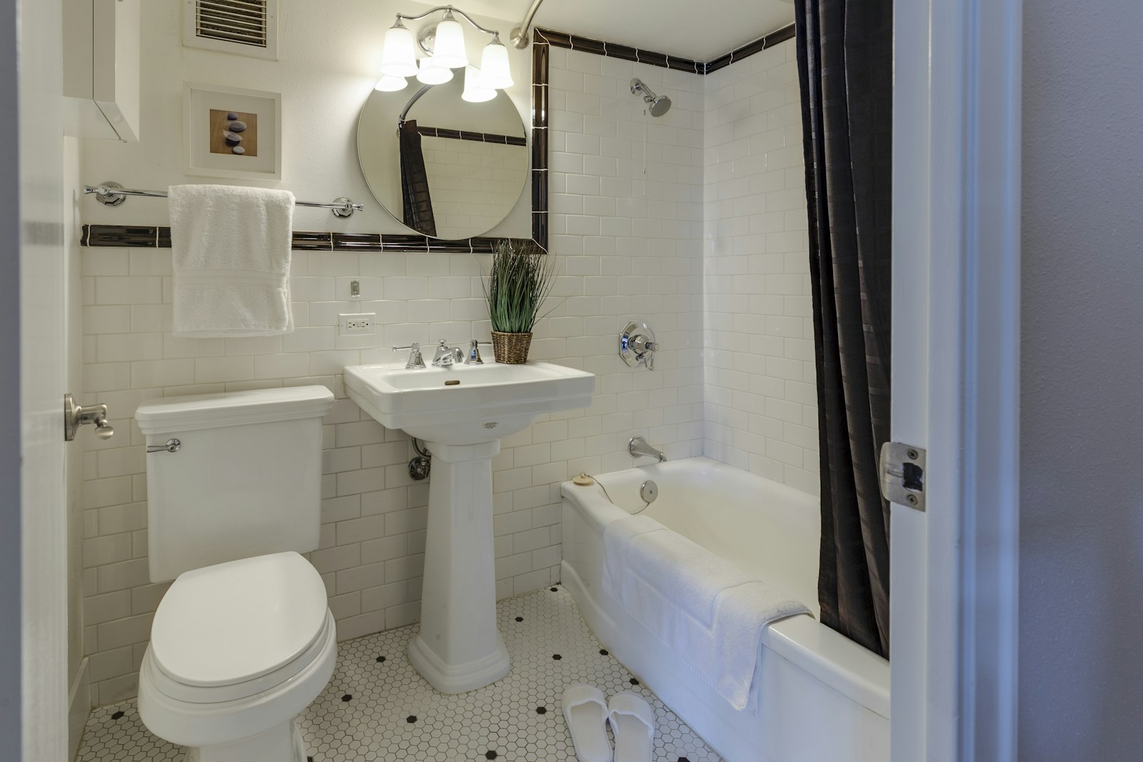Bathroom 2 — photo 1 of 2