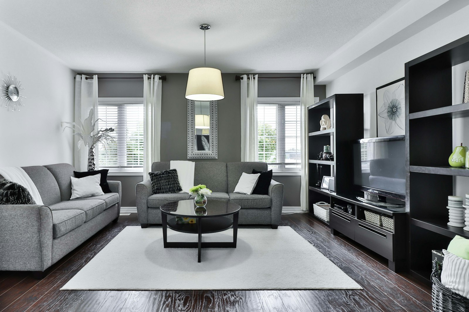 Living room — photo 1 of 3