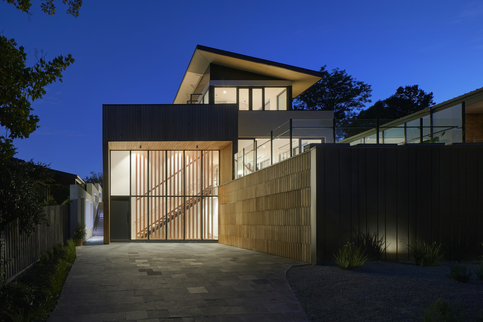 Sunny 1-bed house — photo 1 of 6